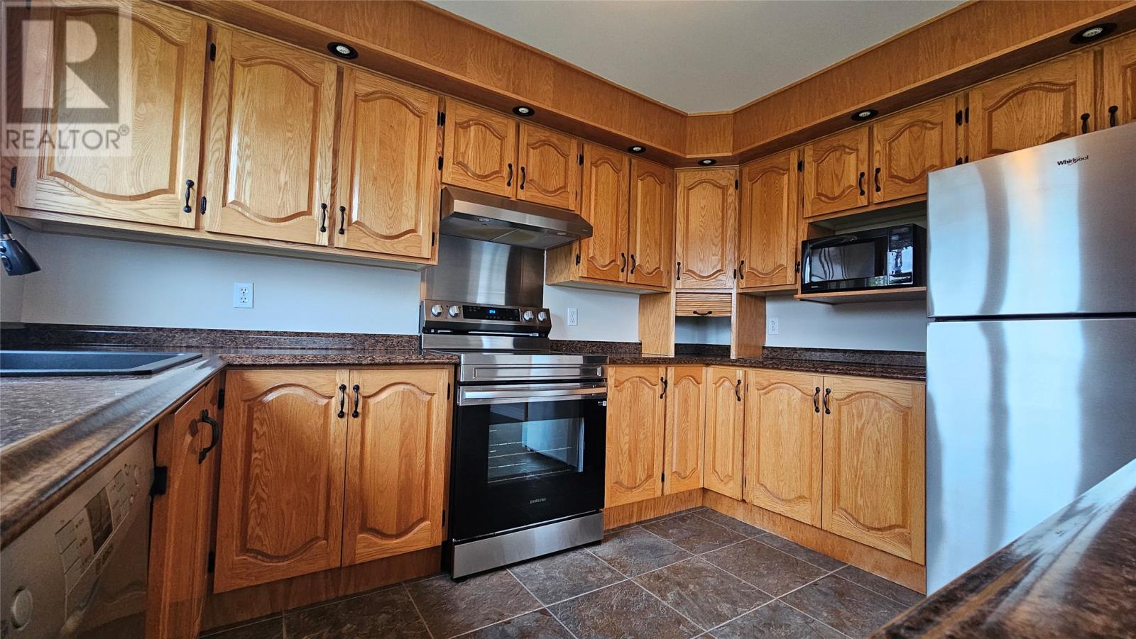 5 Point Road Property Photo 16