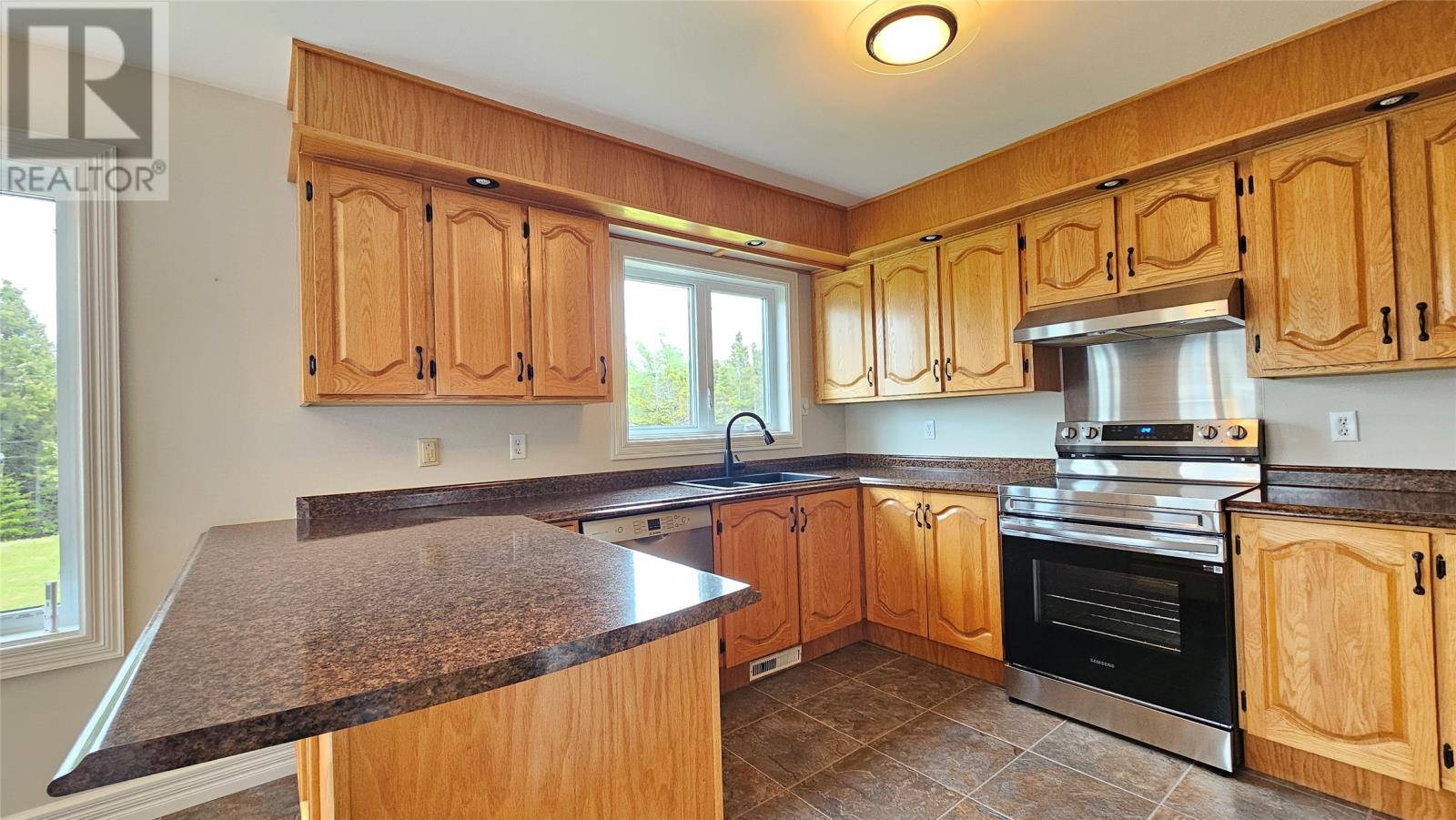 5 Point Road Property Photo 17