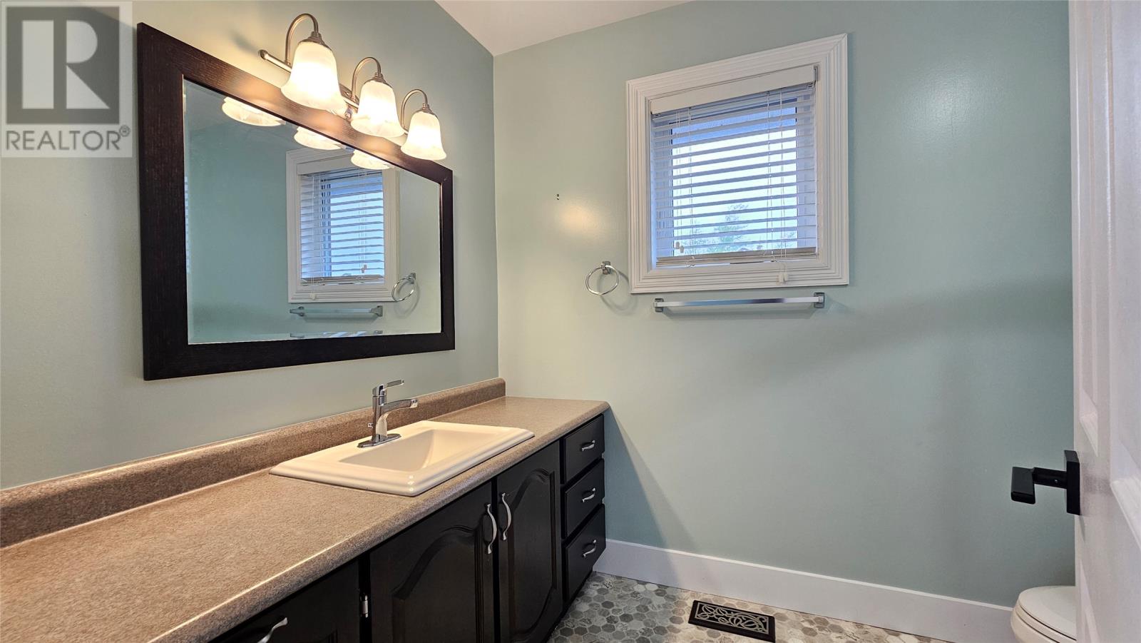 5 Point Road Property Photo 29