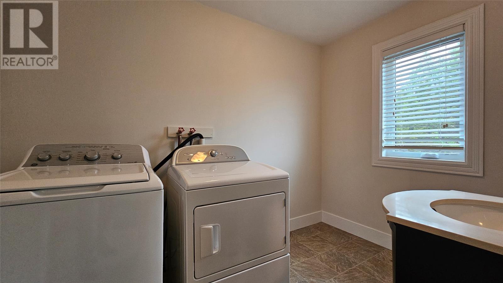 5 Point Road Property Photo 36