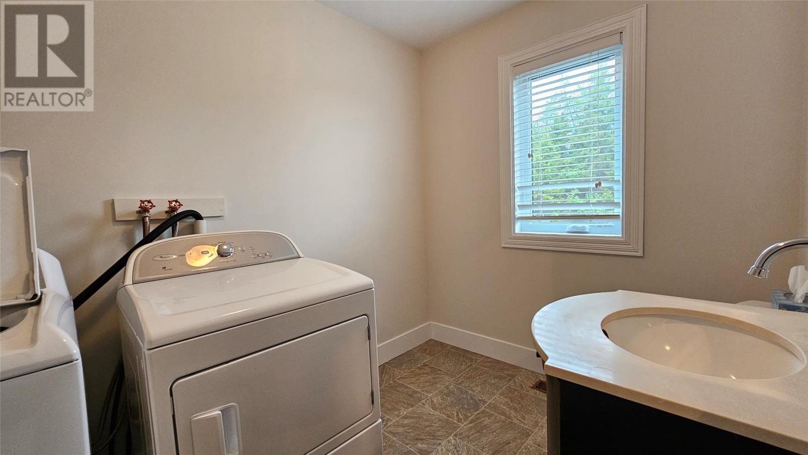 5 Point Road Property Photo 37