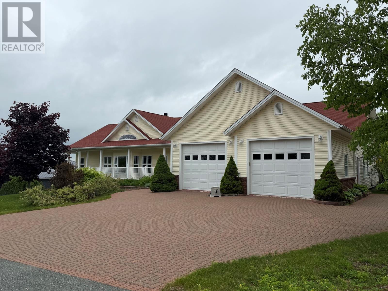 8 Lakeview Place Property Photo 1