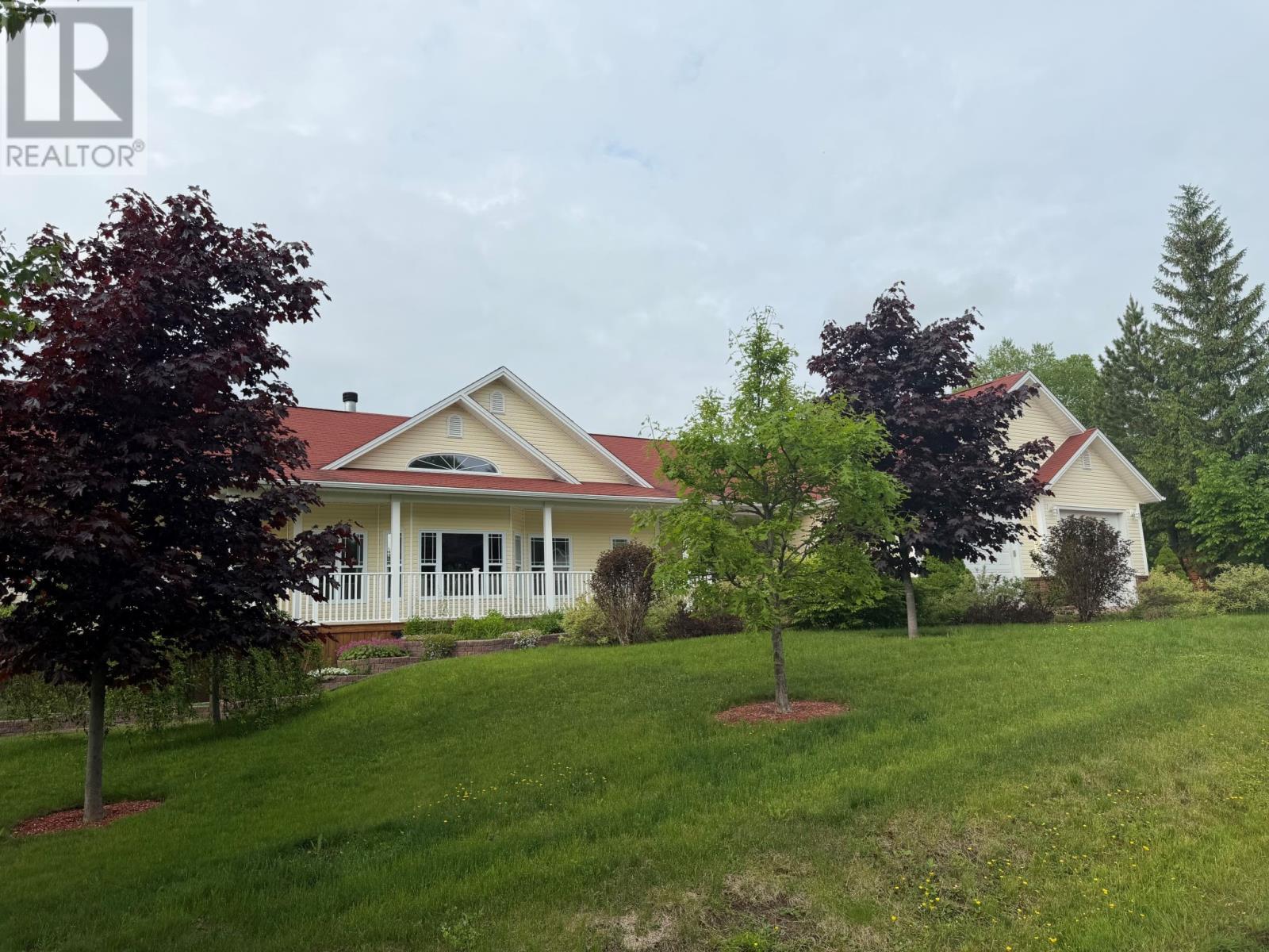 8 Lakeview Place Property Photo 2