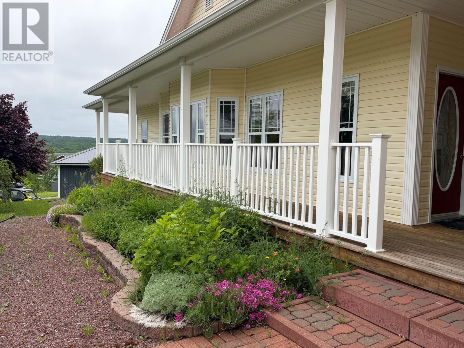 8 Lakeview Place Property Photo 3