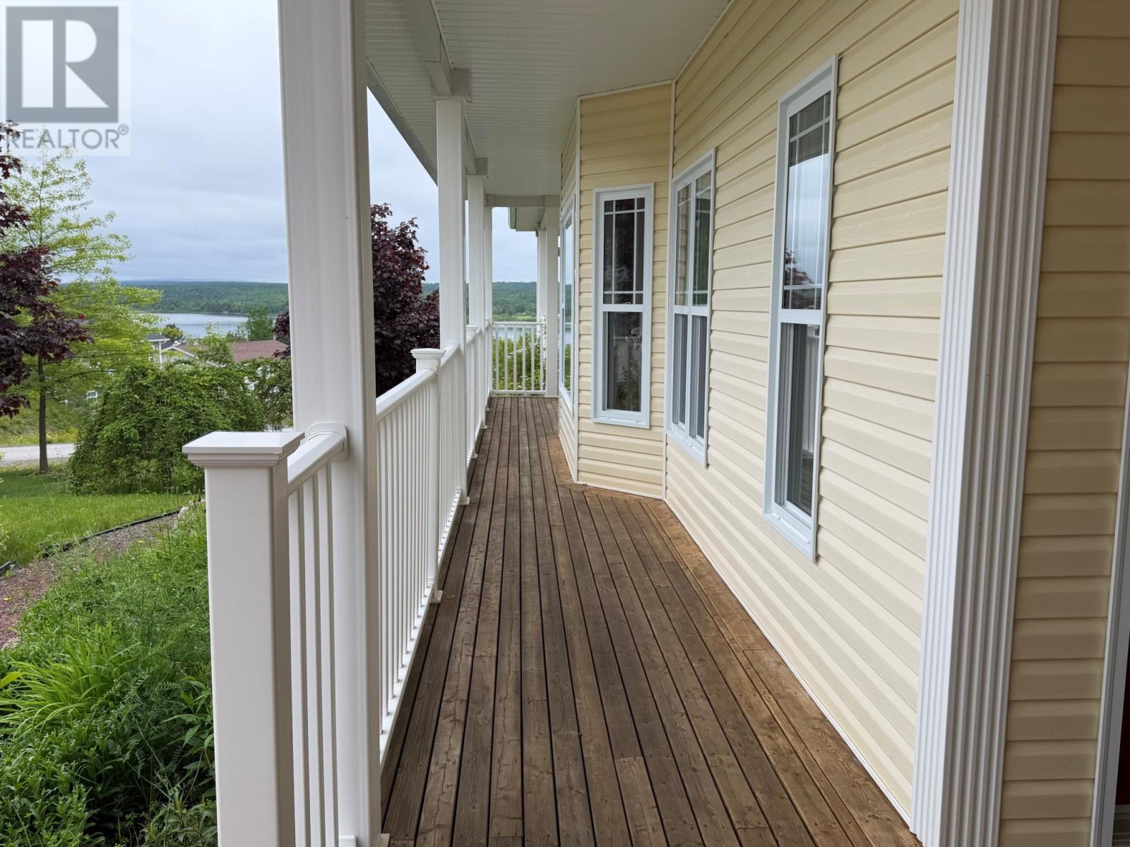 8 Lakeview Place Property Photo 4