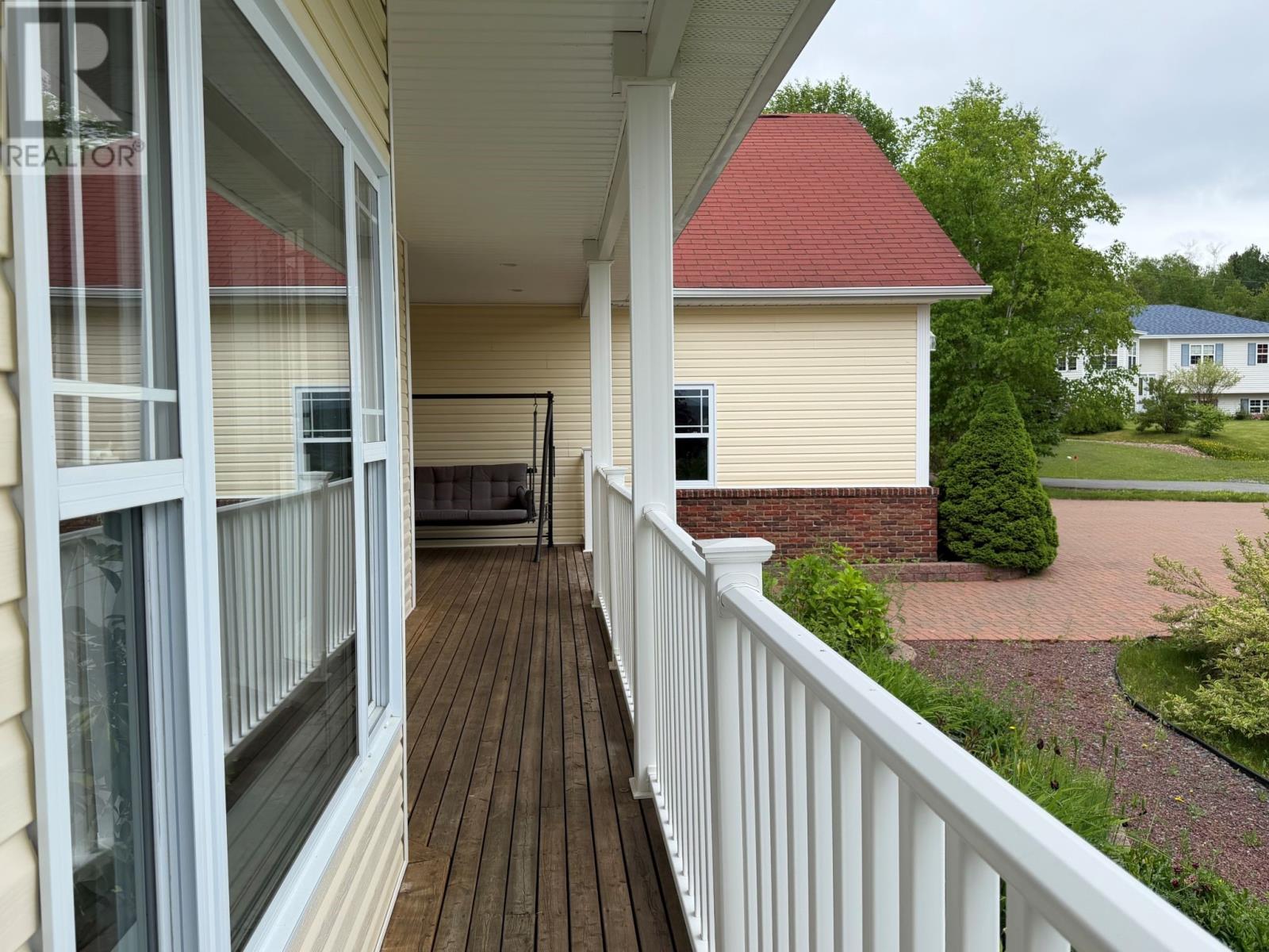 8 Lakeview Place Property Photo 5