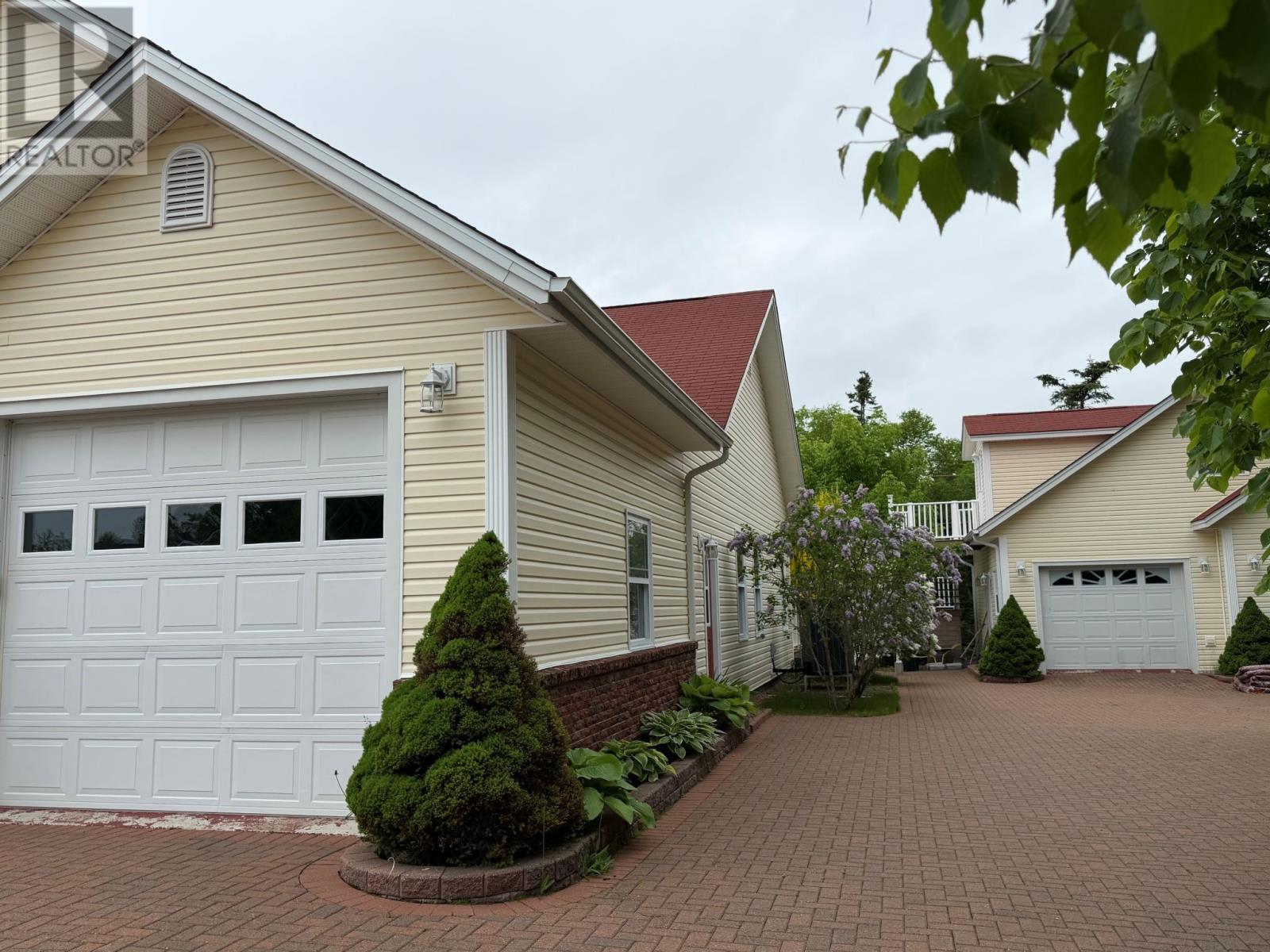 8 Lakeview Place Property Photo 6