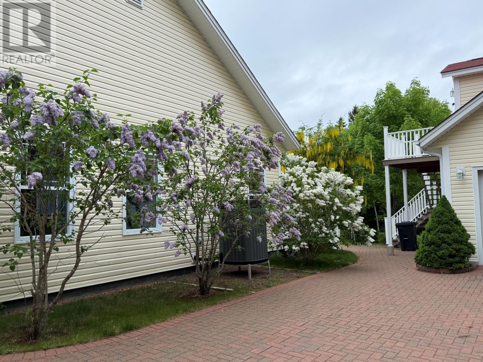 8 Lakeview Place Property Photo 7
