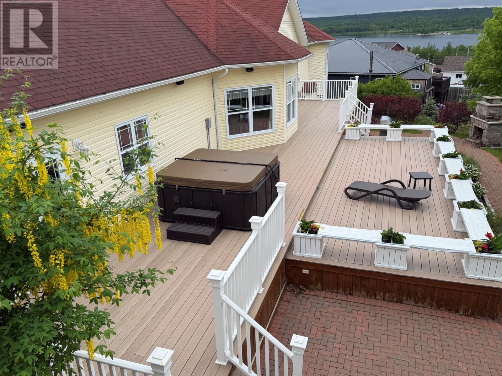 8 Lakeview Place Property Photo 10
