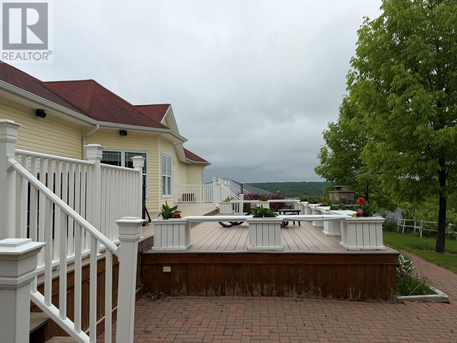 8 Lakeview Place Property Photo 11