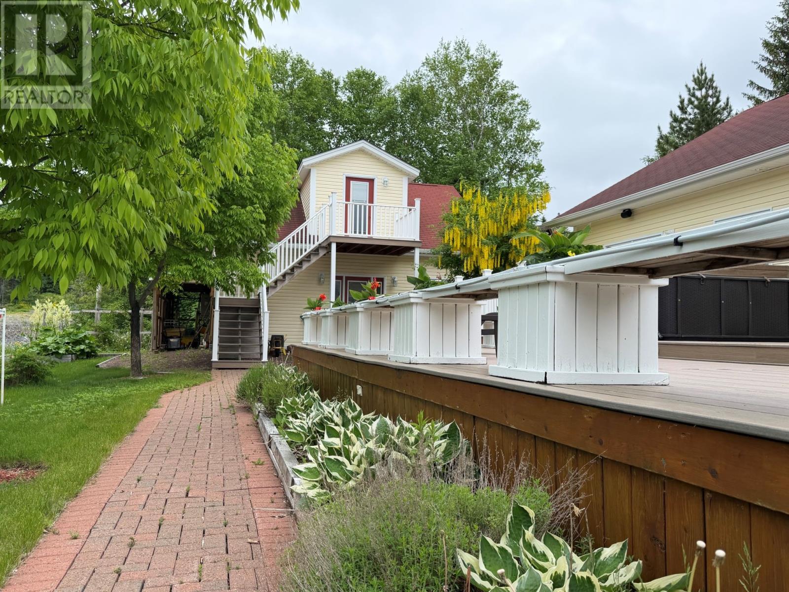 8 Lakeview Place Property Photo 14