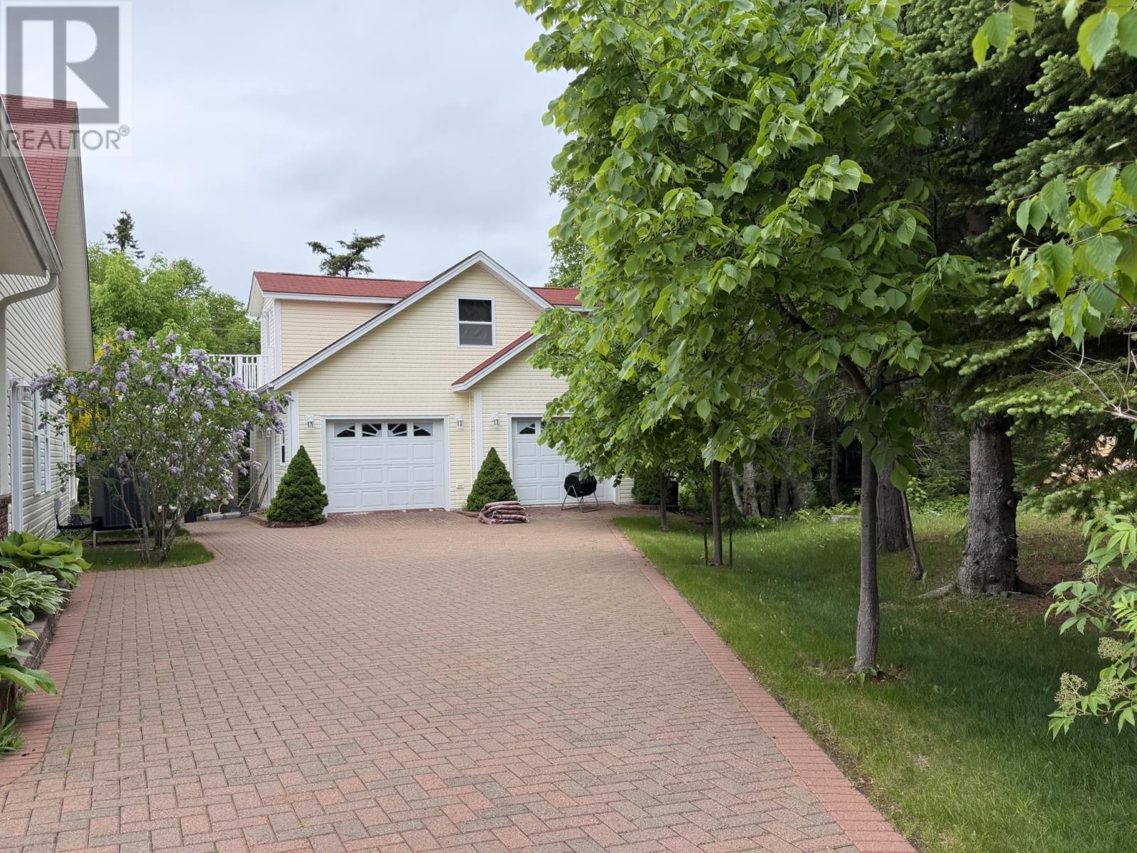 8 Lakeview Place Property Photo 15
