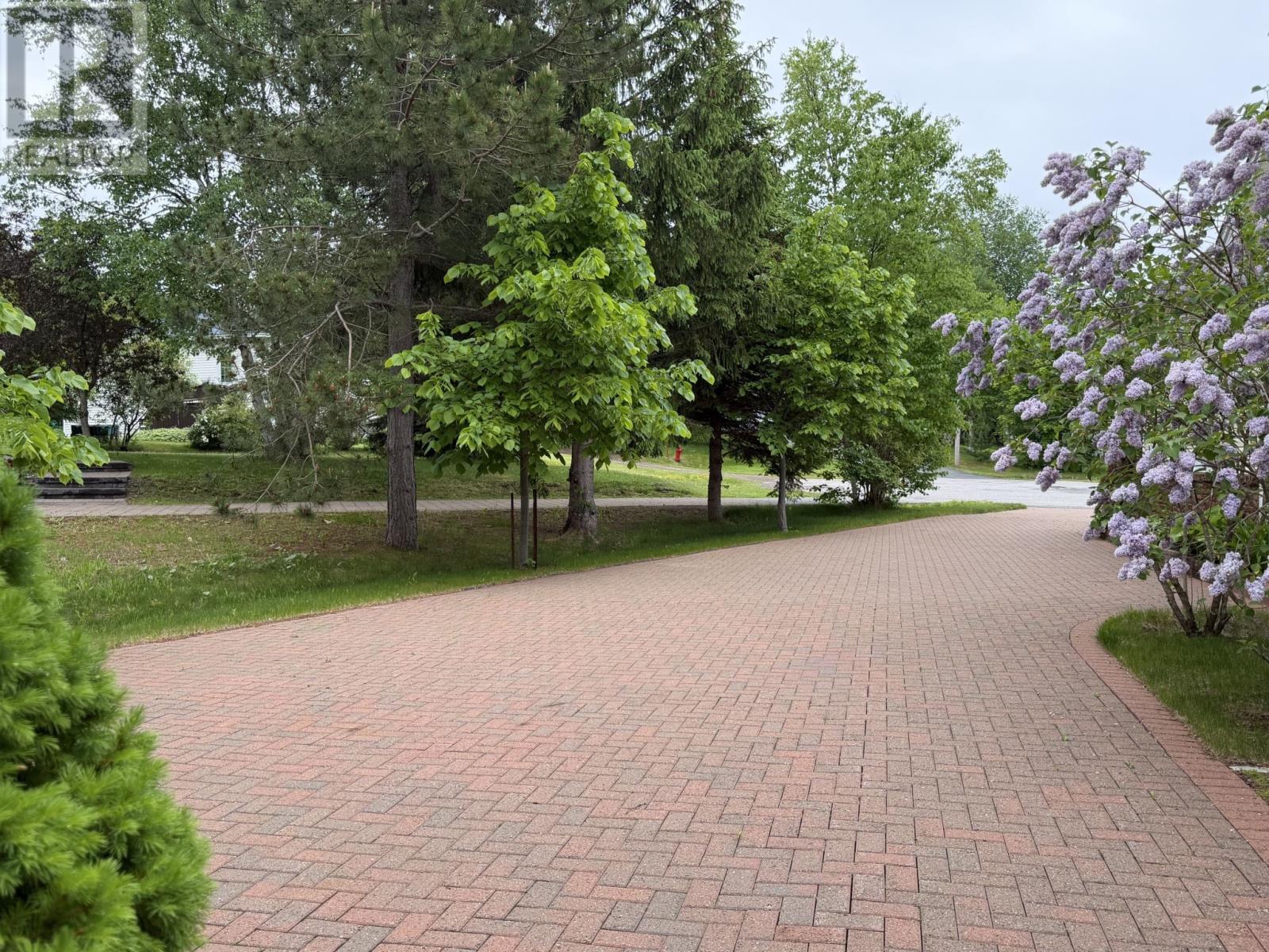 8 Lakeview Place Property Photo 16