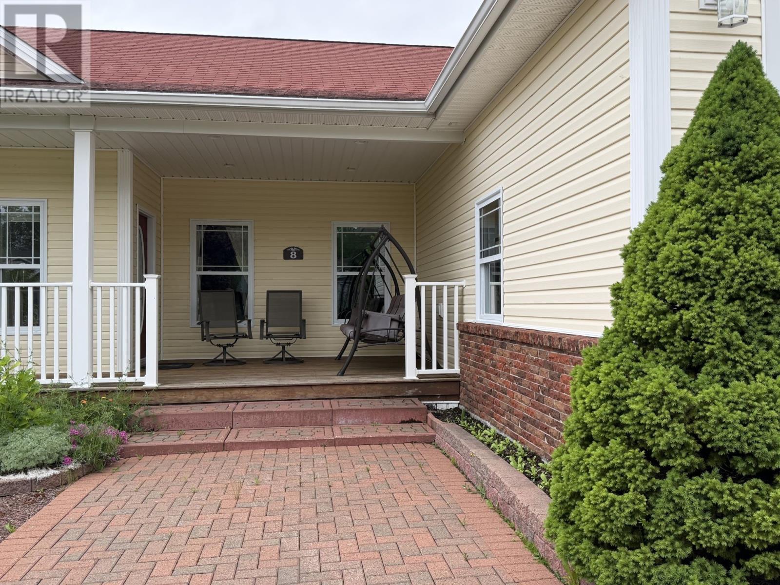 8 Lakeview Place Property Photo 18