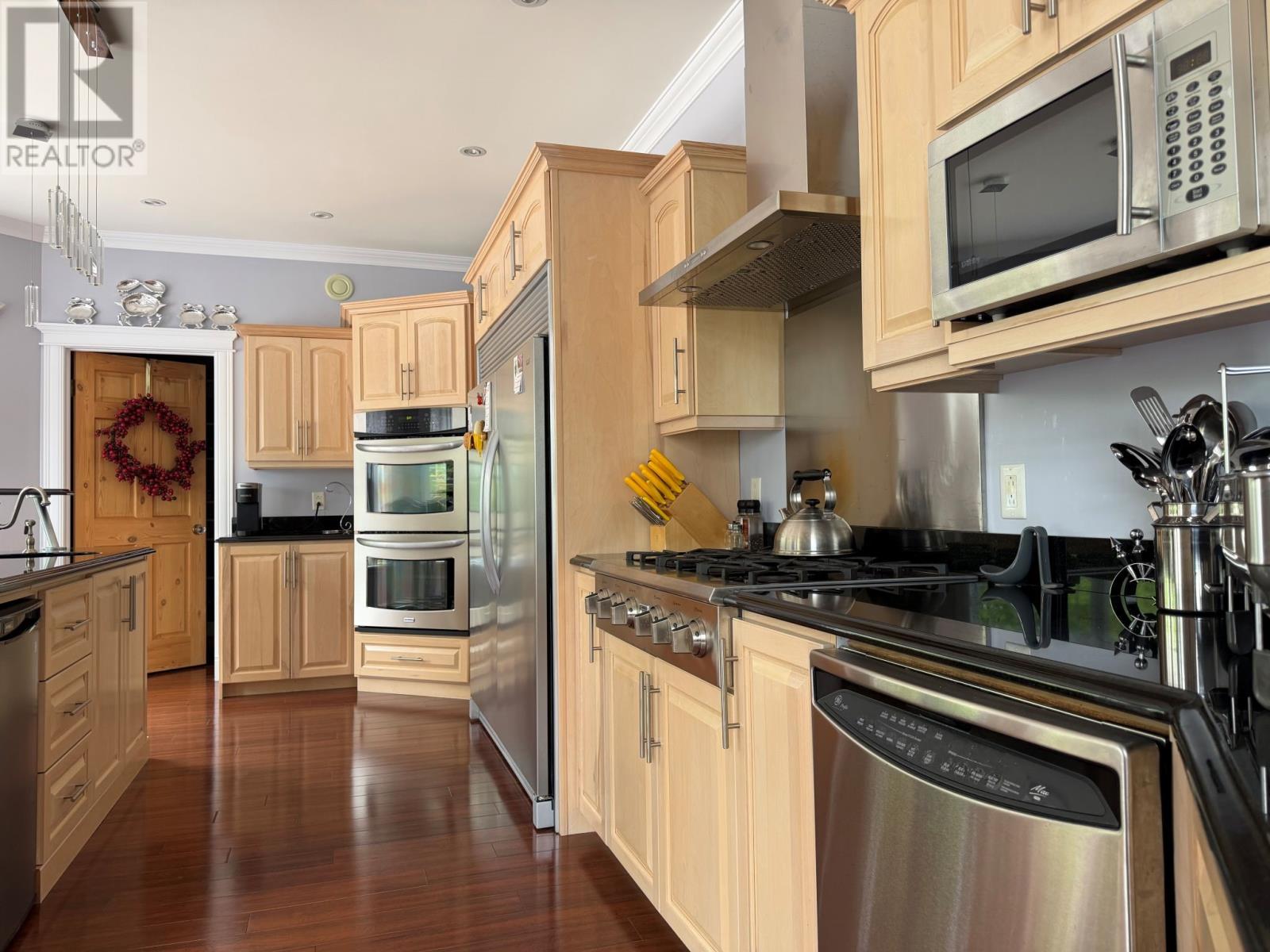 8 Lakeview Place Property Photo 30