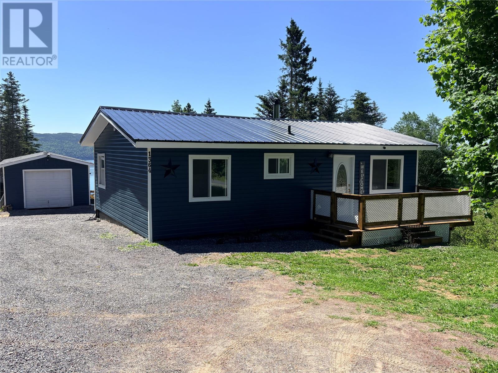 1364 Smith Sound Road Property Photo 1