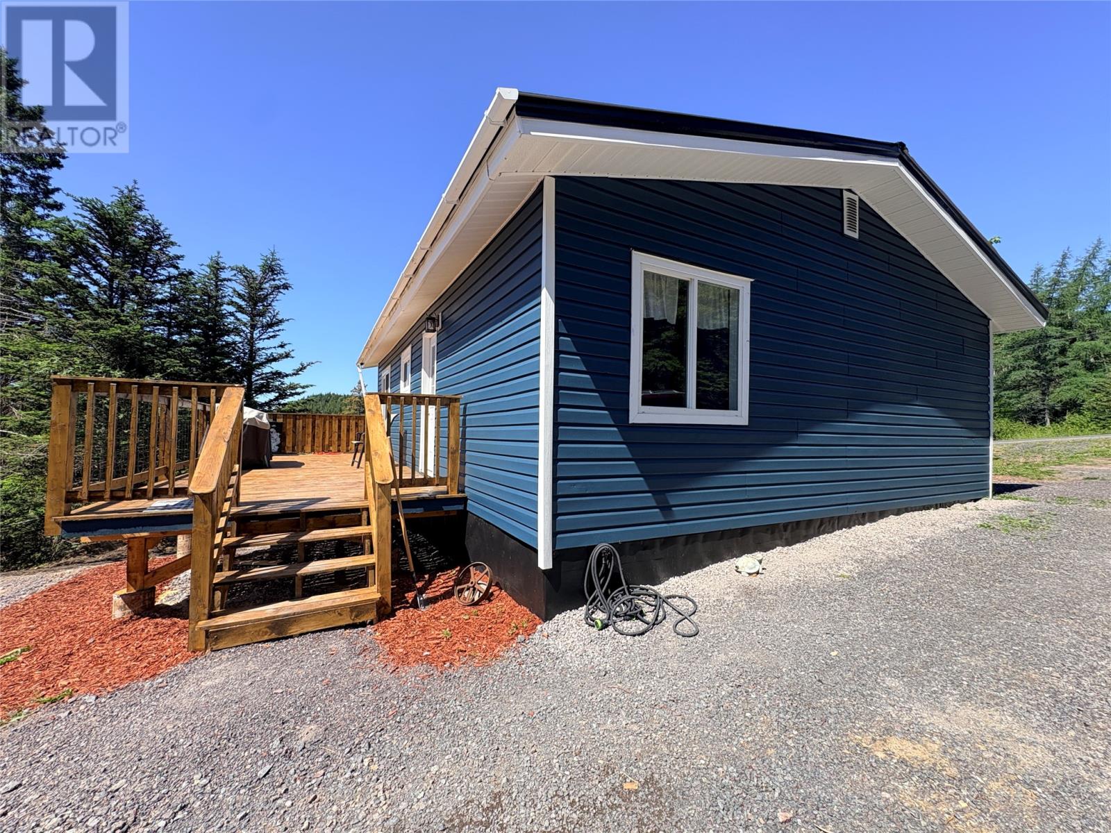 1364 Smith Sound Road Property Photo 2