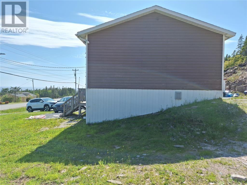 688 Oceanview Drive Property Photo 2