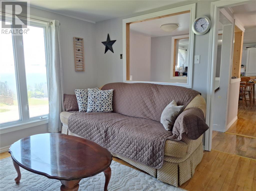 688 Oceanview Drive Property Photo 3