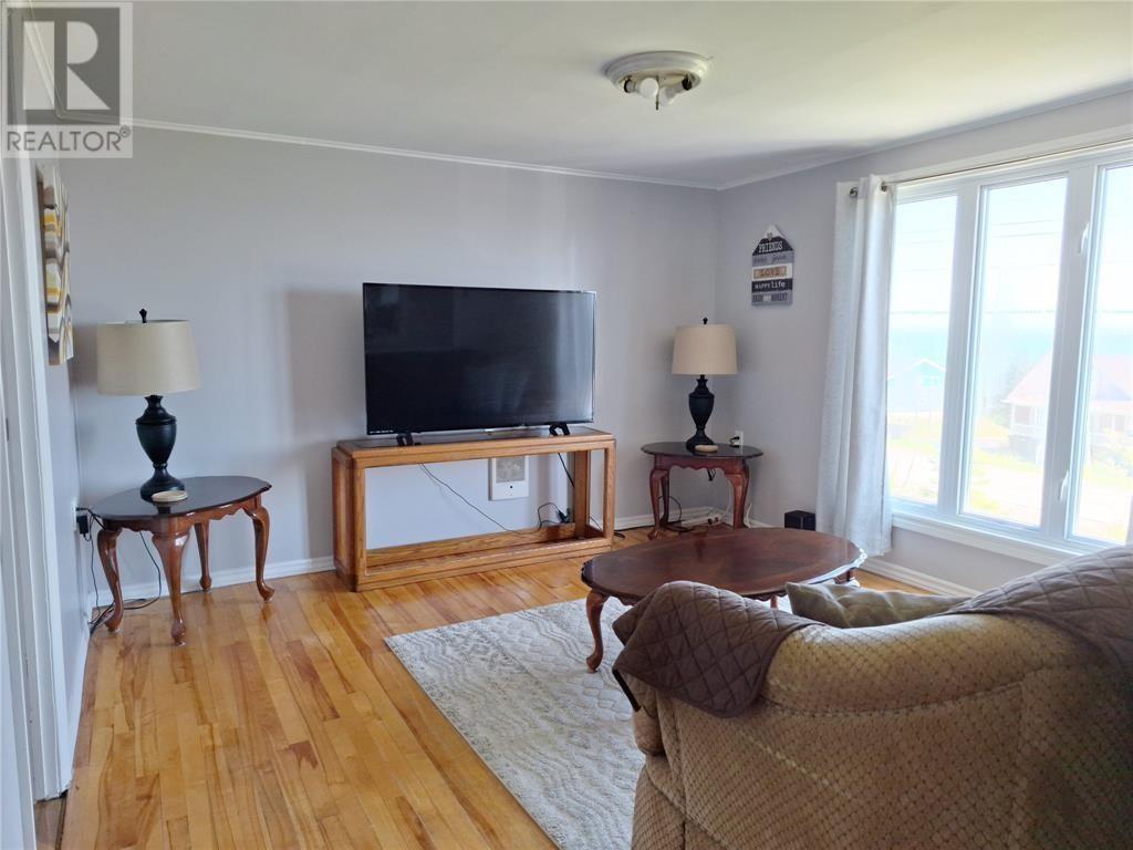 688 Oceanview Drive Property Photo 4