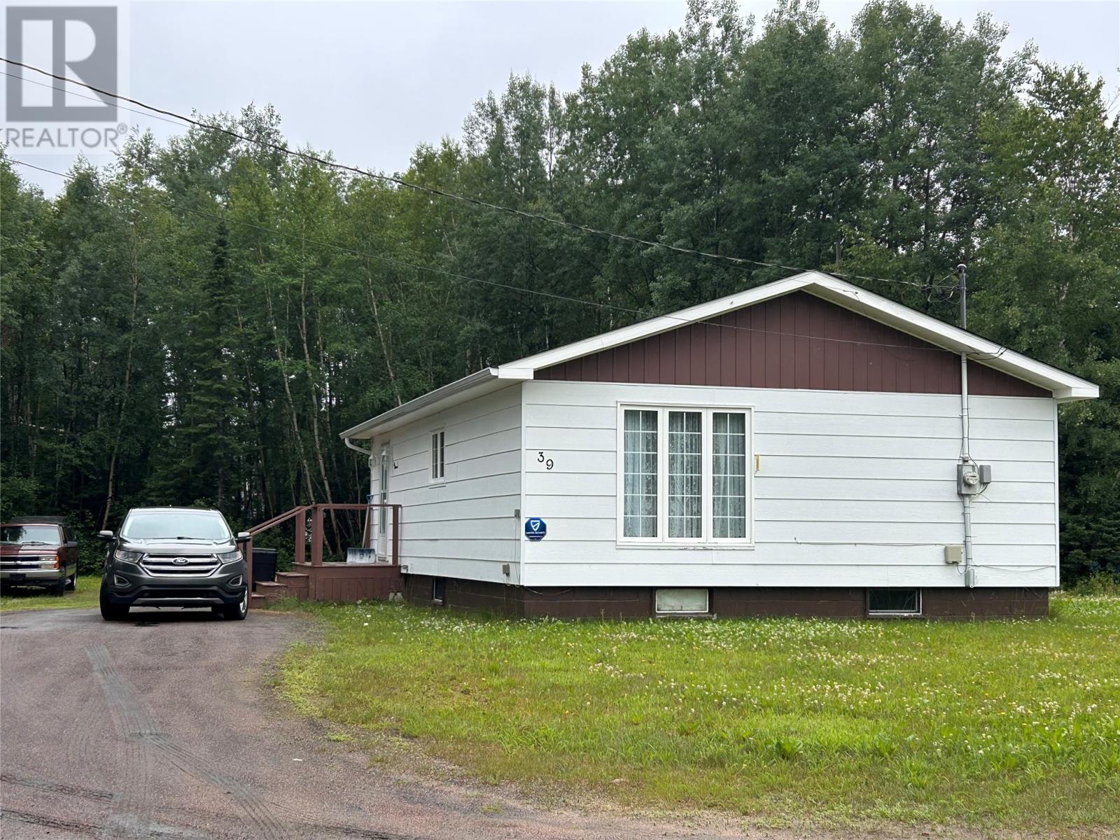 39 Montagnais Road Property Photo 1