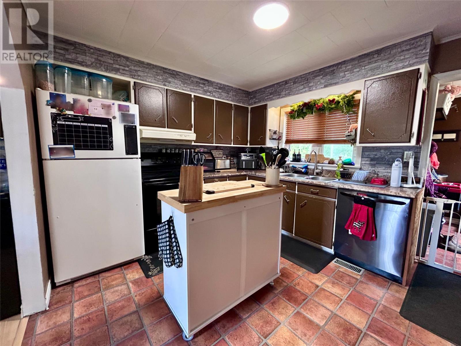 14 Riverhead Road Property Photo 2