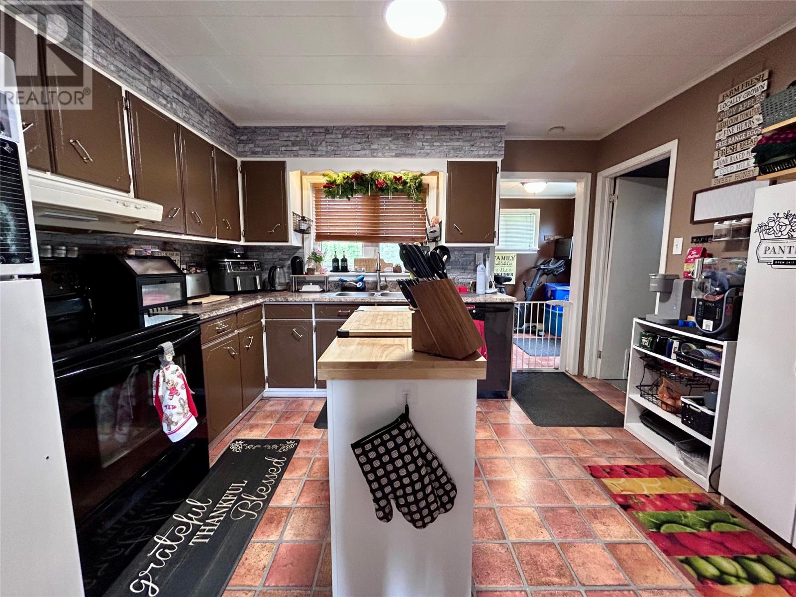14 Riverhead Road Property Photo 3