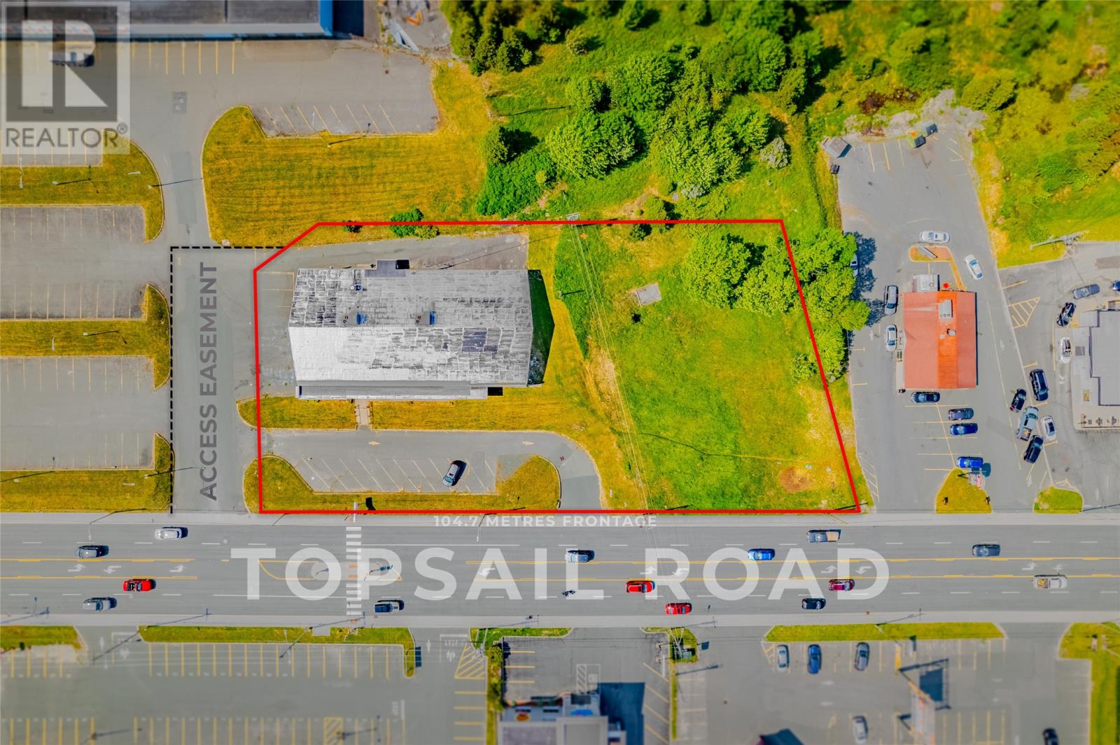 680-686 Topsail Road Property Photo 2