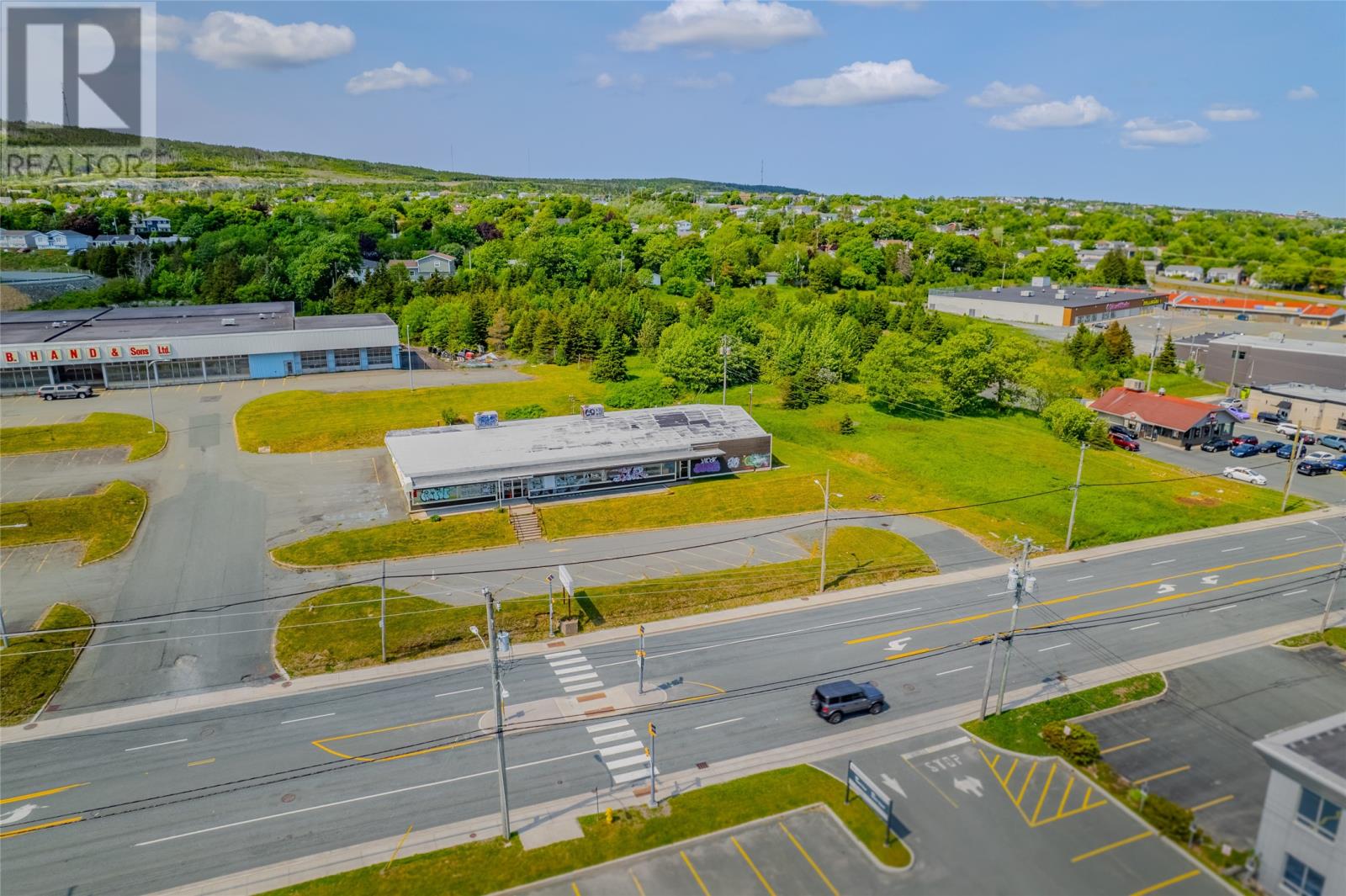 680-686 Topsail Road Property Photo 4