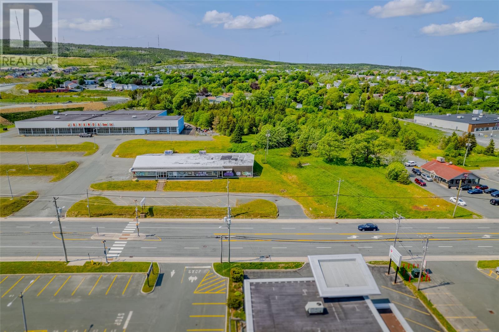 680-686 Topsail Road Property Photo 5