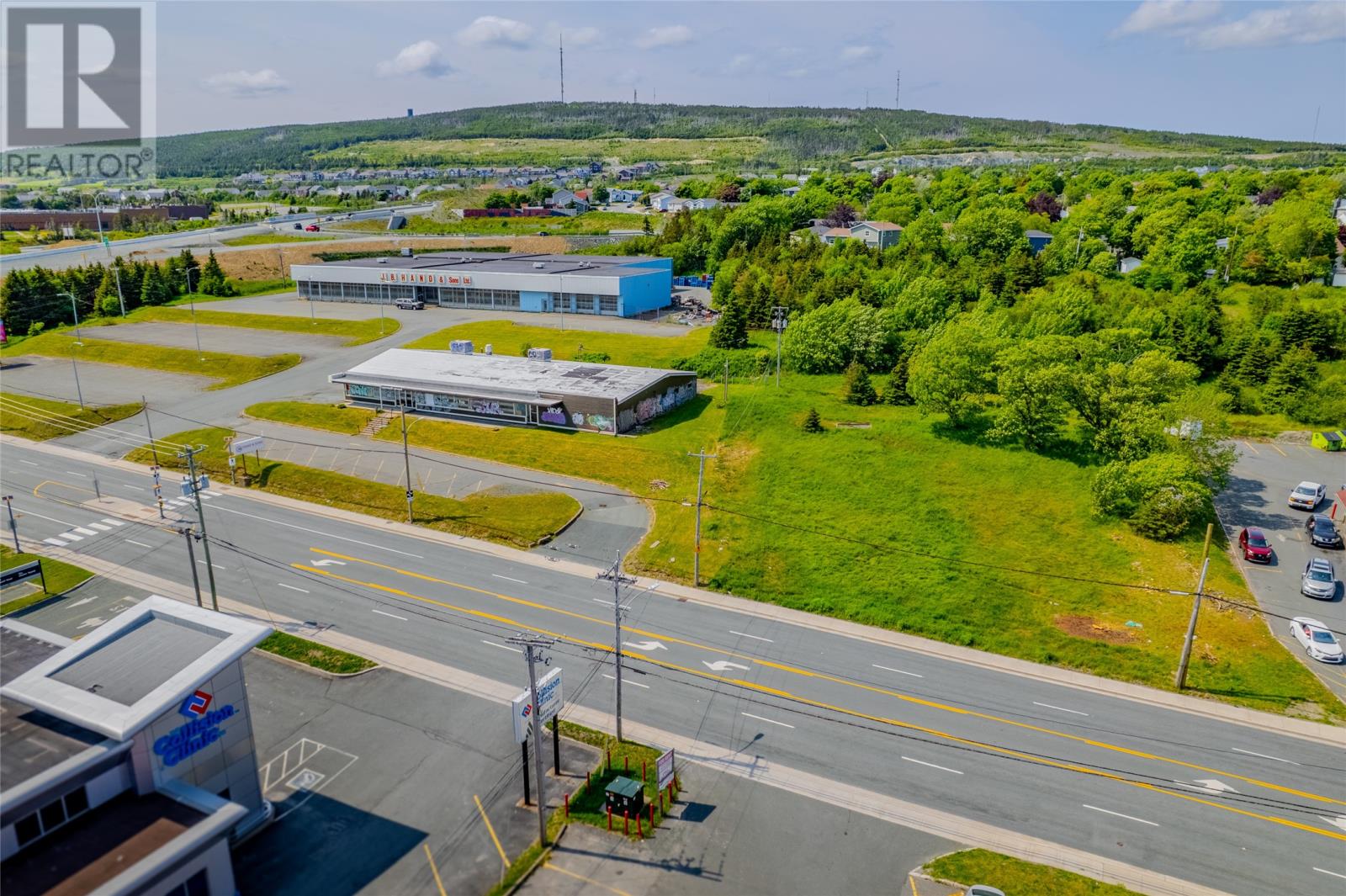 680-686 Topsail Road Property Photo 6