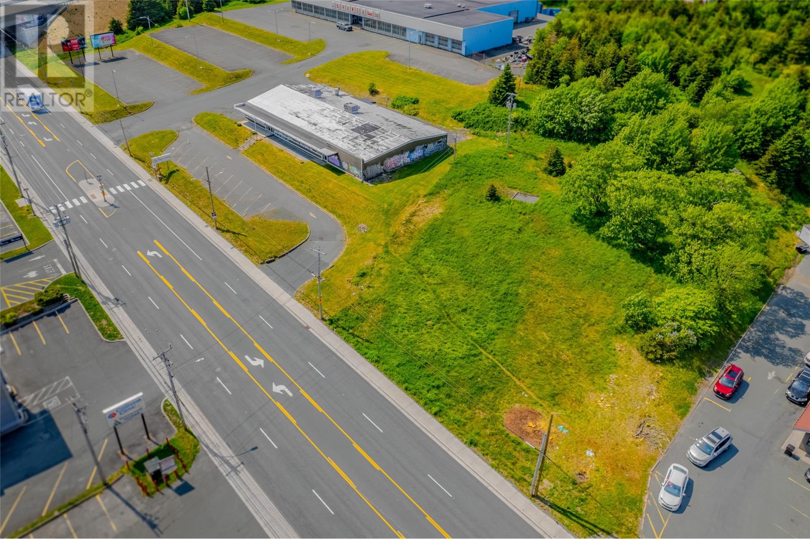 680-686 Topsail Road Property Photo 8