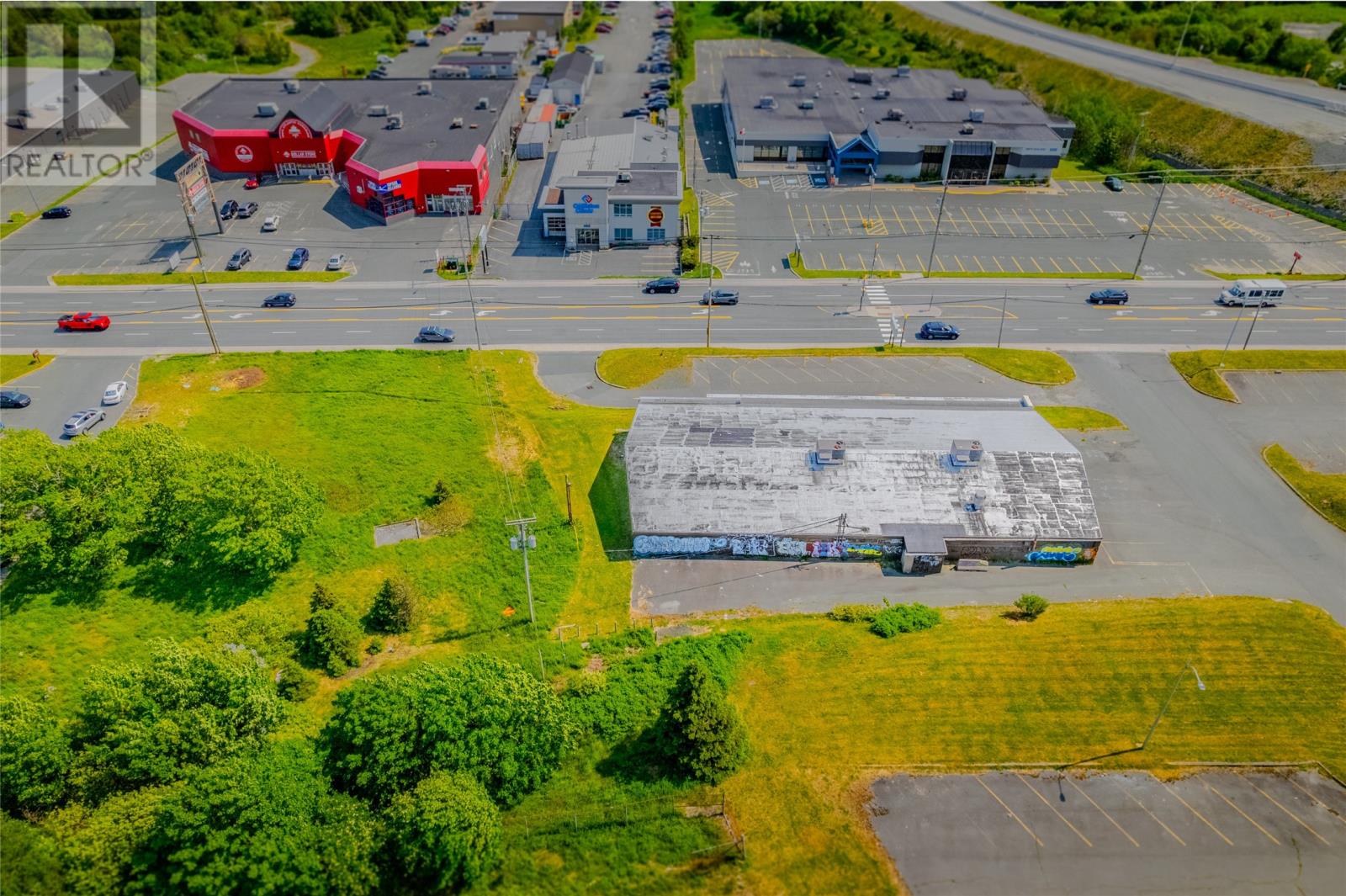 680-686 Topsail Road Property Photo 12