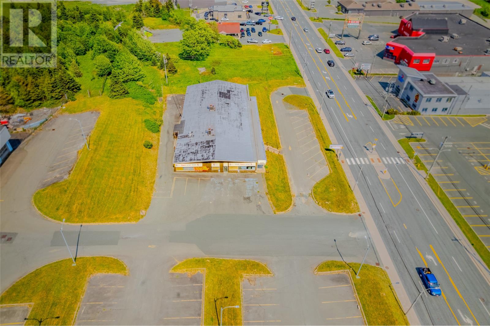 680-686 Topsail Road Property Photo 14