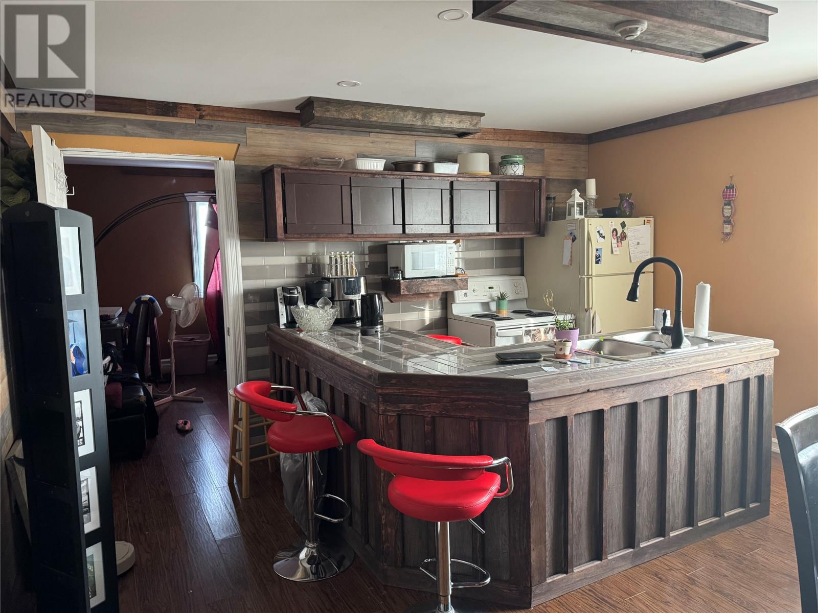 8 Cloud Drive Property Photo 4