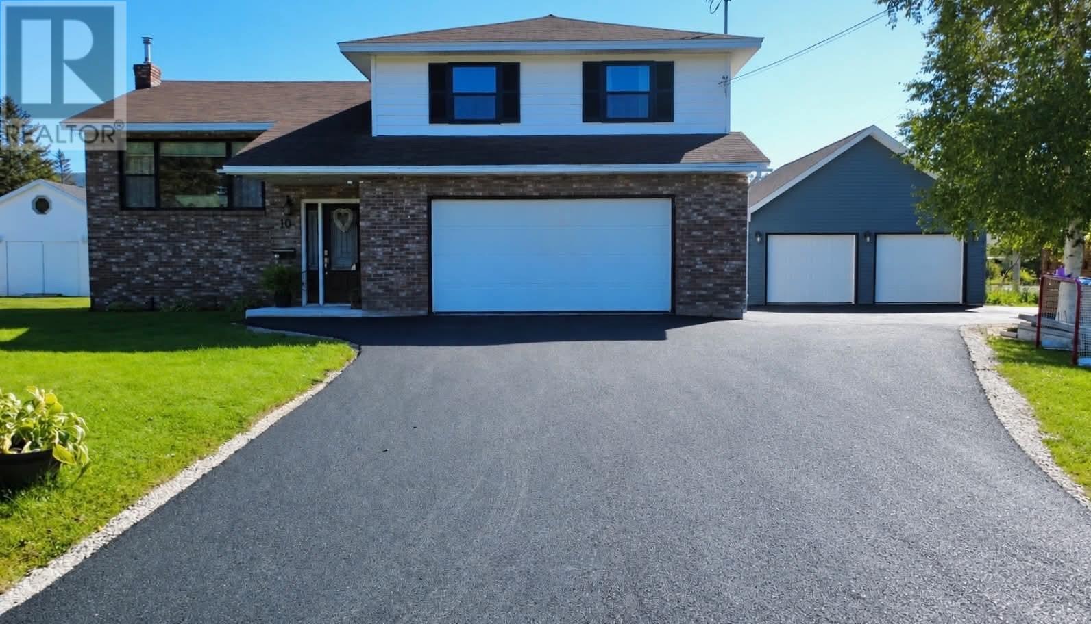 10 Castlewood Drive Property Photo 1