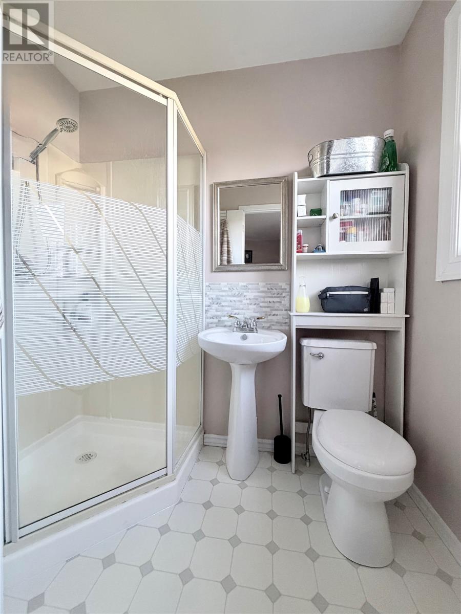 10 Castlewood Drive Property Photo 18