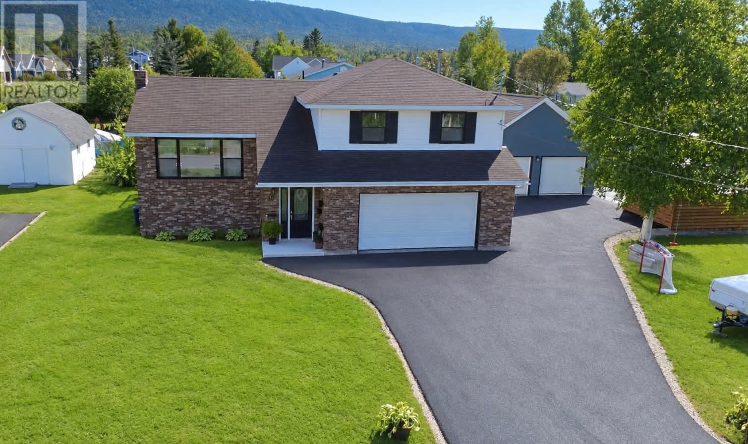 10 Castlewood Drive Property Photo 30
