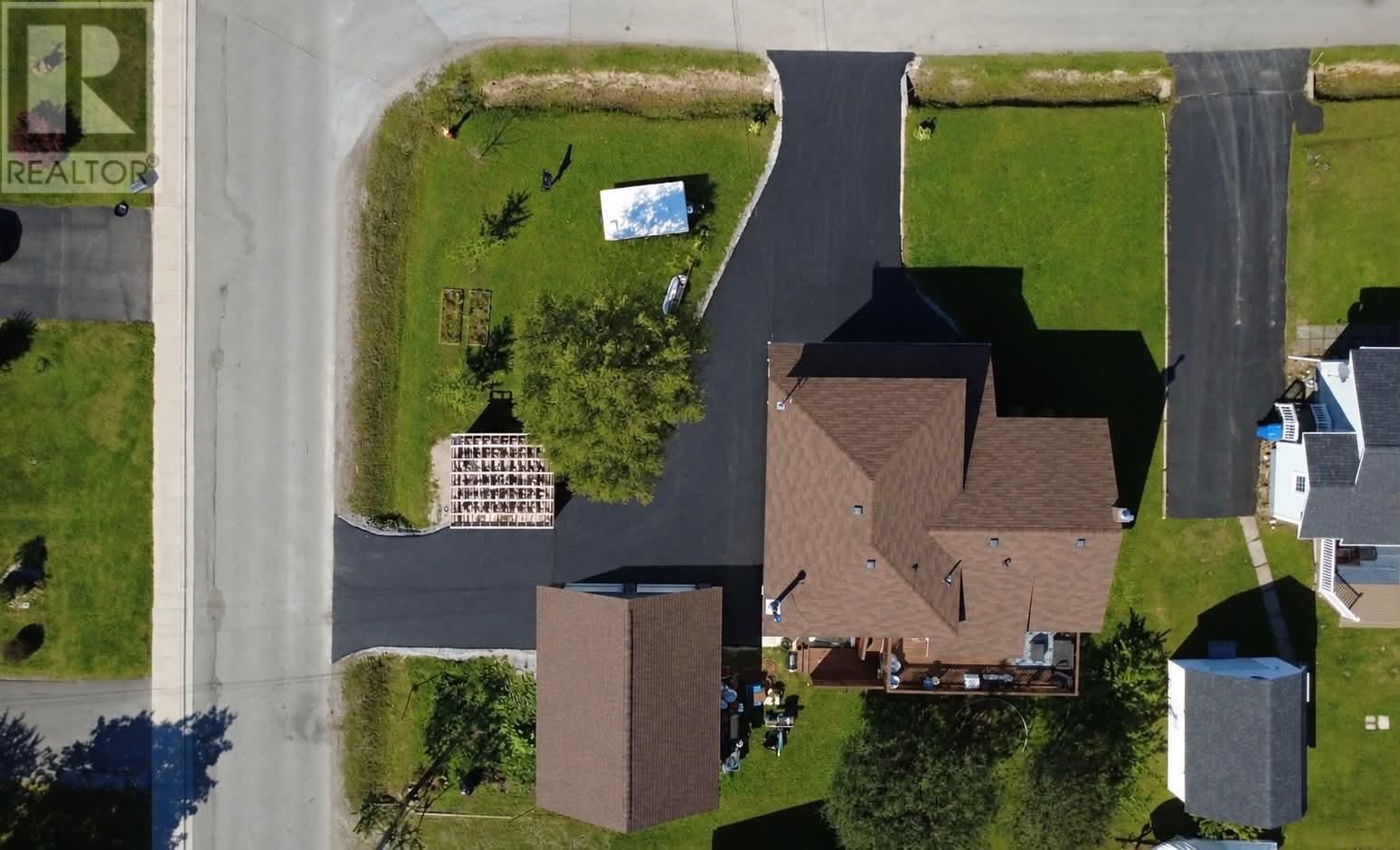 10 Castlewood Drive Property Photo 32