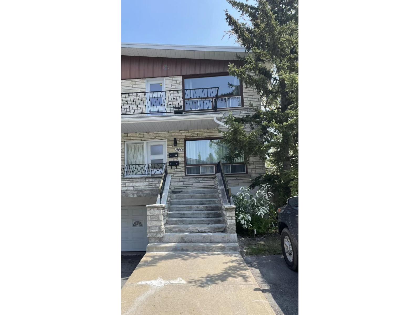 560 Rue Le Royer, #2 Photo de la propriété 1
