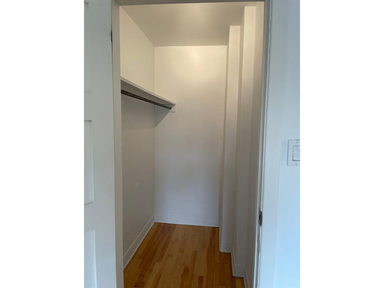 560 Rue Le Royer, #2 Property Photo 4