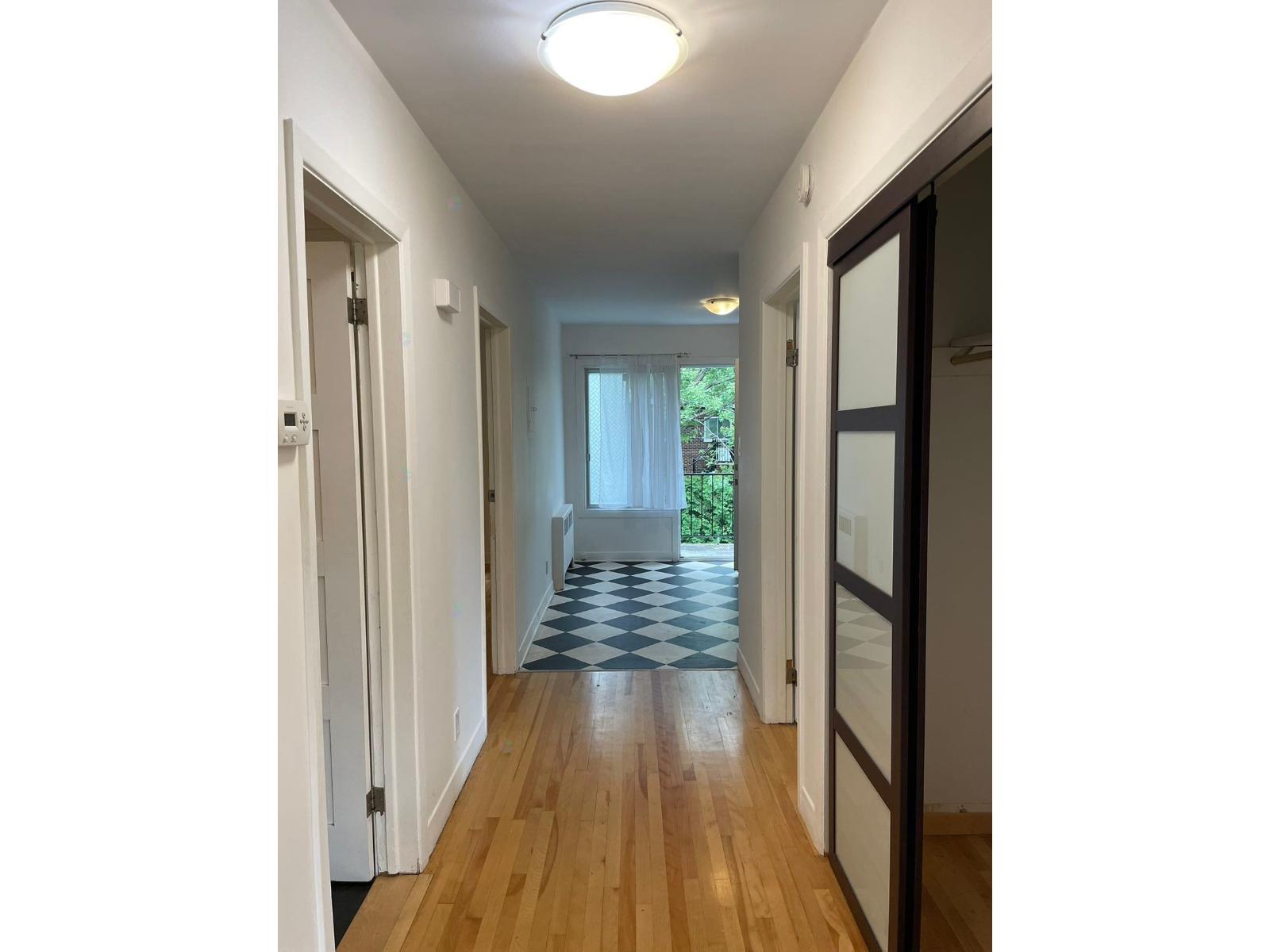 560 Rue Le Royer, #2 Property Photo 5
