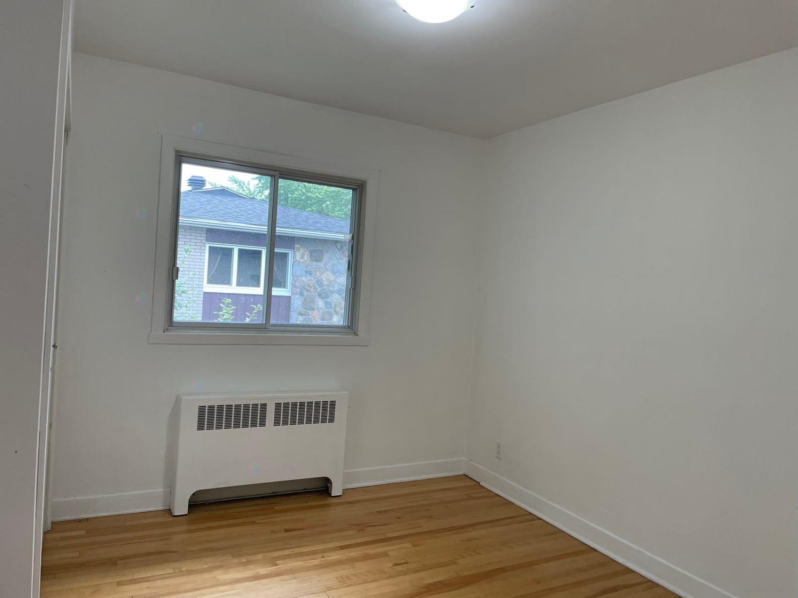 560 Rue Le Royer, #2 Property Photo 6