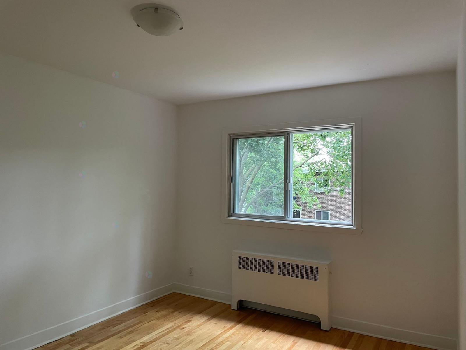 560 Rue Le Royer, #2 Property Photo 7