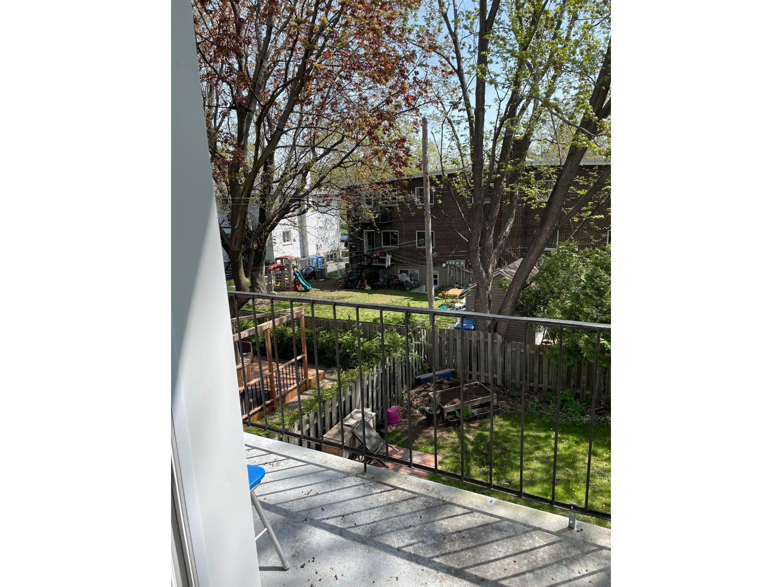 560 Rue Le Royer, #2 Property Photo 10