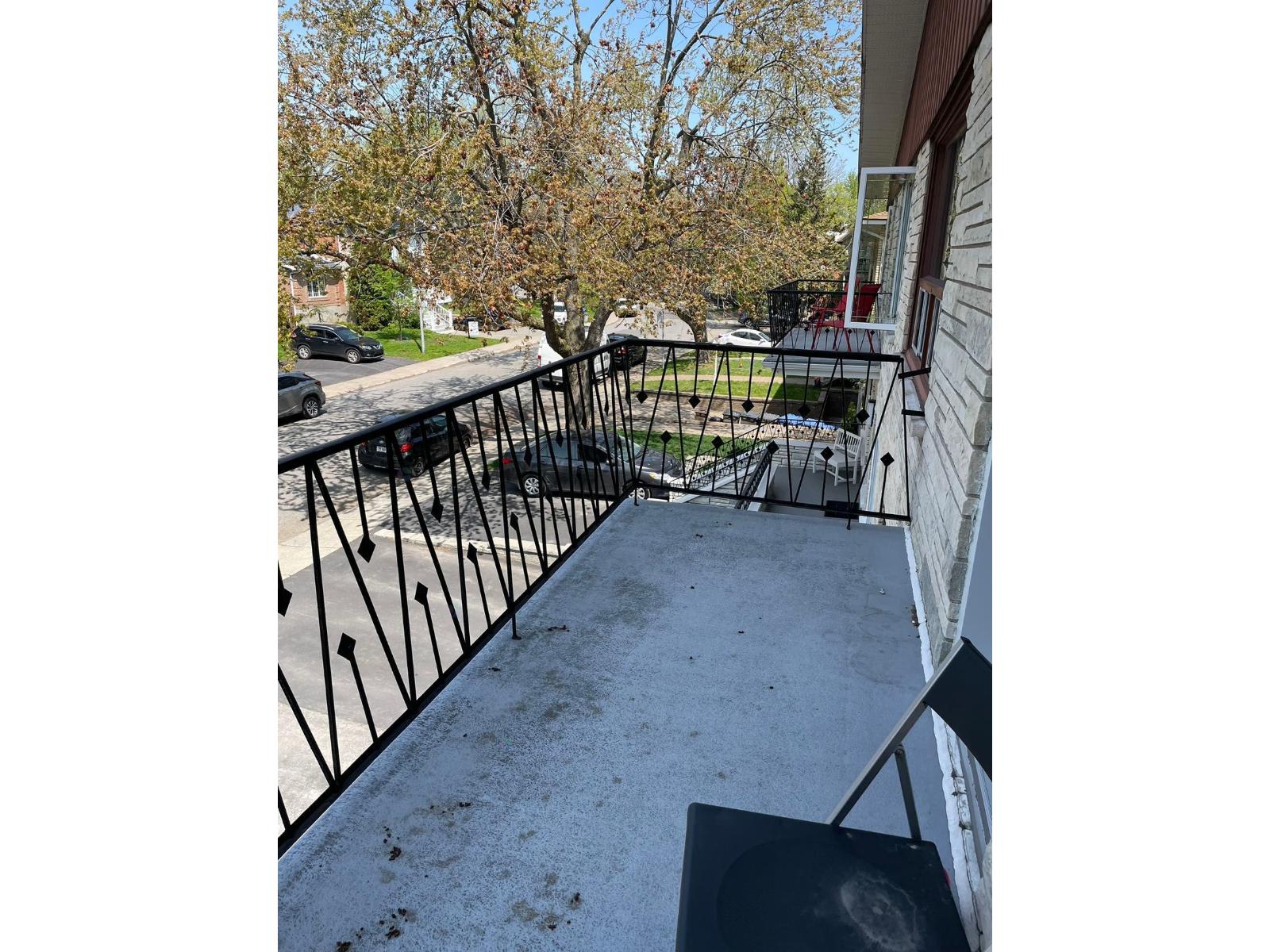 560 Rue Le Royer, #2 Property Photo 11