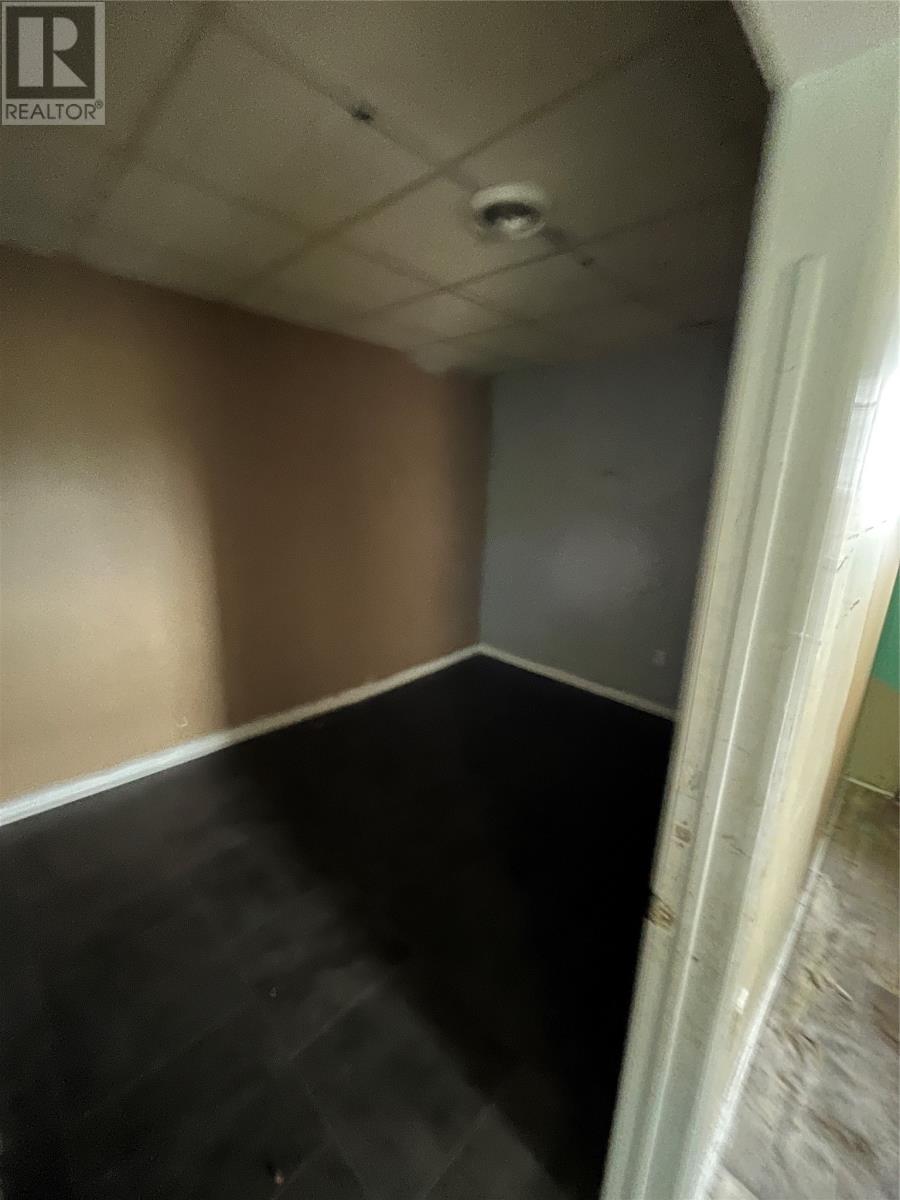 41-51 Thicket Road Property Photo 15