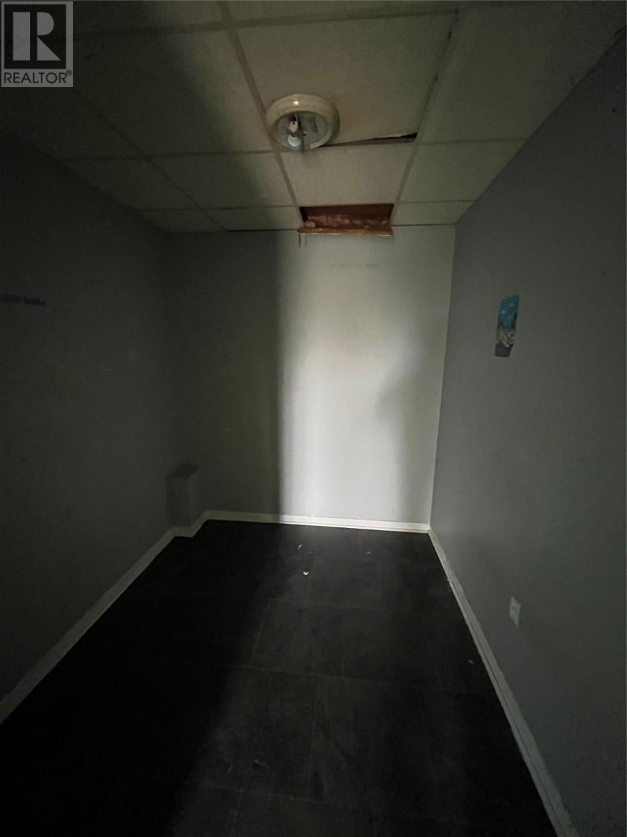 41-51 Thicket Road Property Photo 16
