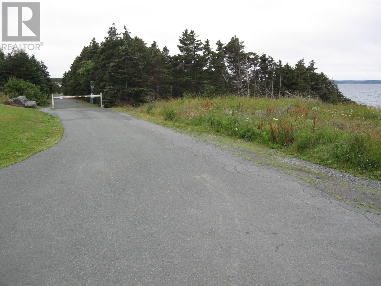 56 N Robert's Road N Property Photo 6