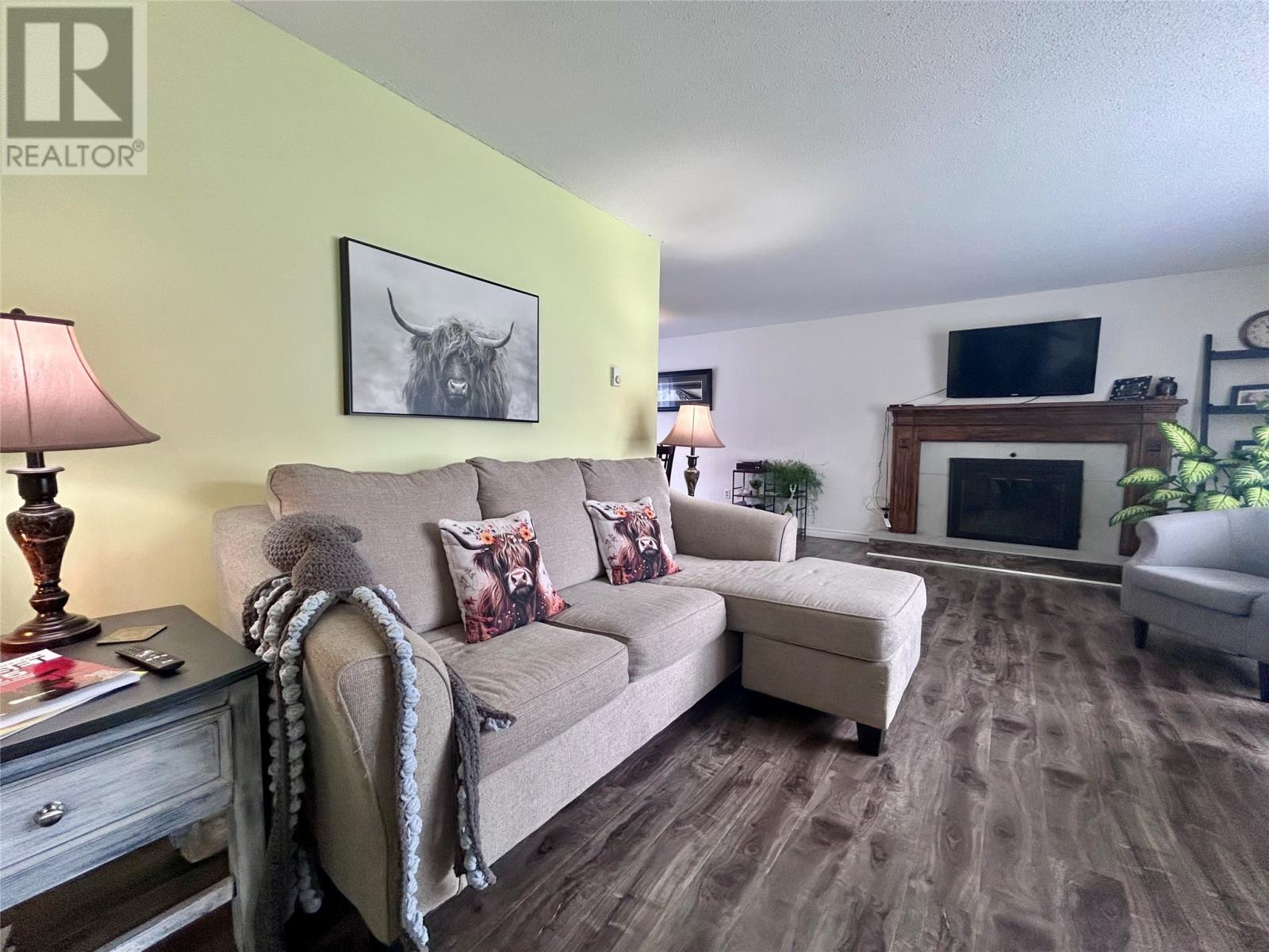 4 Elmwood Crescent Property Photo 4